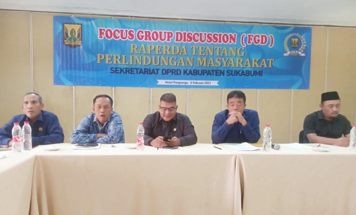 Ketua Komisi I DPRD Kabupaten Sukabumi, Fraksi PDI Perjuangan, Paoji Nurzaman menggelar Forum Grup Diskusi (FGD)