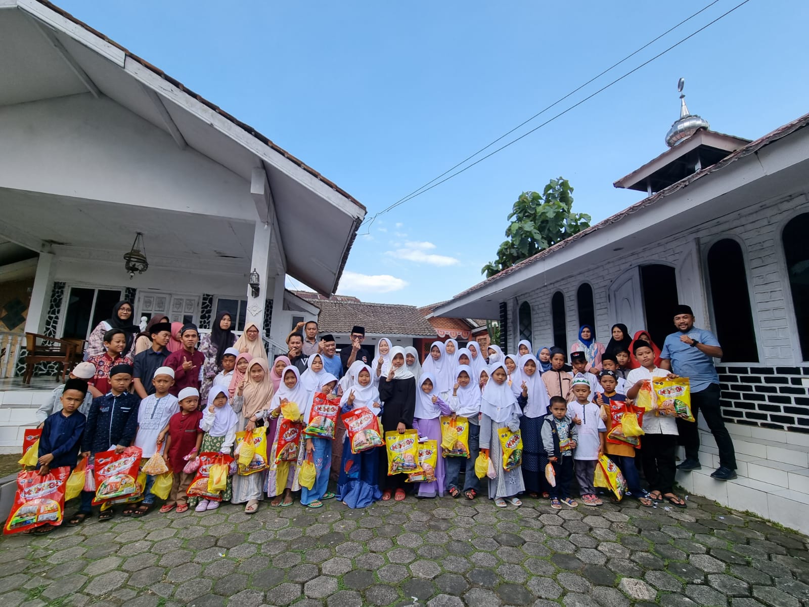 Sahabat Bang ARD dan Para Santri Yayasan