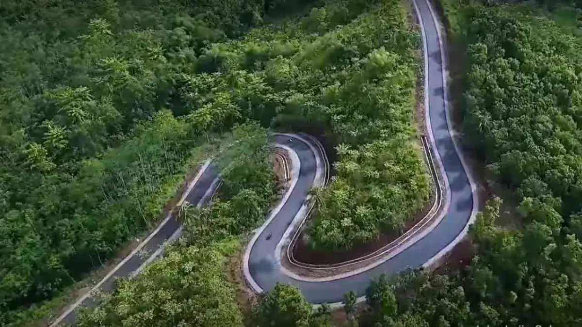 Puncak Dini di Jalur Geopark Ciletuh Sukabumi