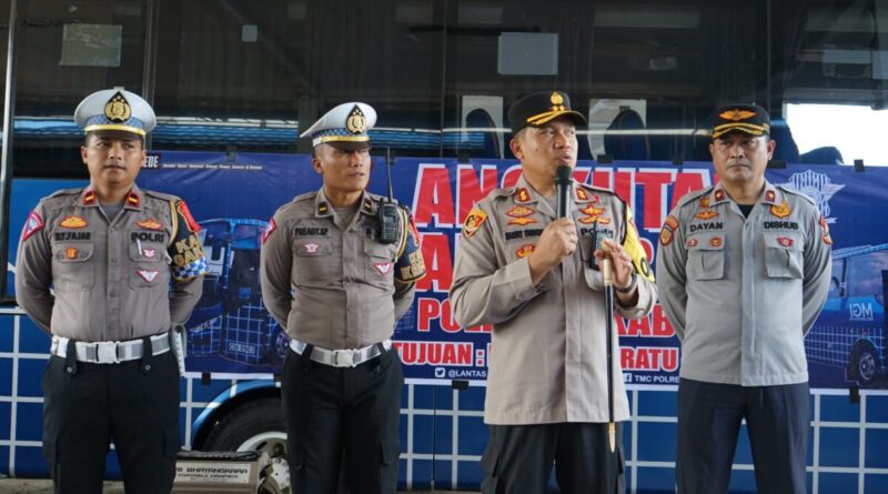 Kapolres Sukabumi Melepas 60 orang Pemudik