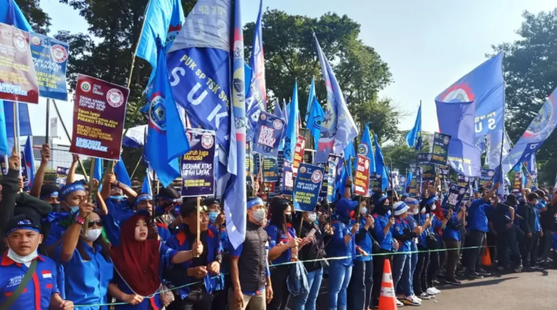 Hari Buruh Massa Berunjuk rasa tentang buruh