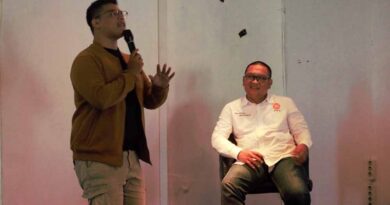 Diroasting 4 Komika, Anjak Priatama Sukma Diskusi Politik Bareng Standupindo Sukabumi