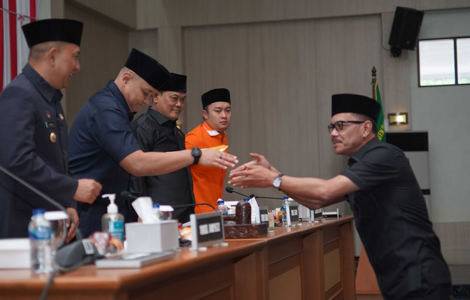 DPRD Sukabumi Serap Aspirasi Fraksi dalam Paripurna Bahas Laporan APBD 2024