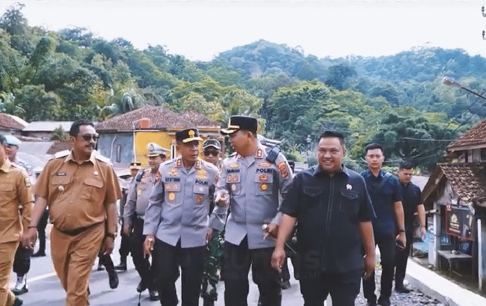 Pastikan Keamanan Nataru, Ketua DPRD Kabupaten Sukabumi Dampingi Kapolda Jabar Pantau Kesiapan Operasi Lilin Lodaya 2025