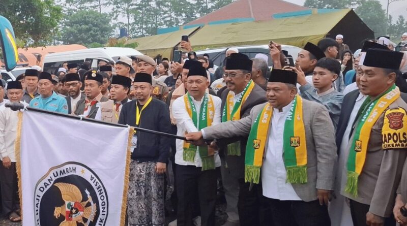 Ketua DPRD Sukabumi Pesankan Jemaah Haji Jaga Kesehatan Saat Pelepasan Kloter 13 JKS