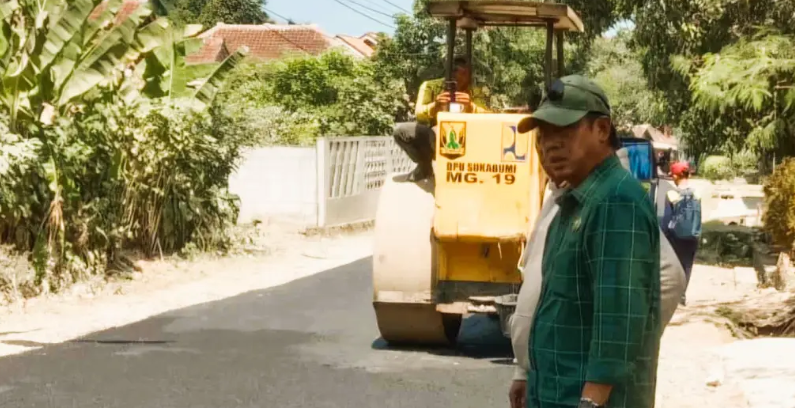 Aspirasi Warga Direalisasikan, Dadang Hermawan Tinjau Perbaikan Jalan Cikangkung–Cijoho